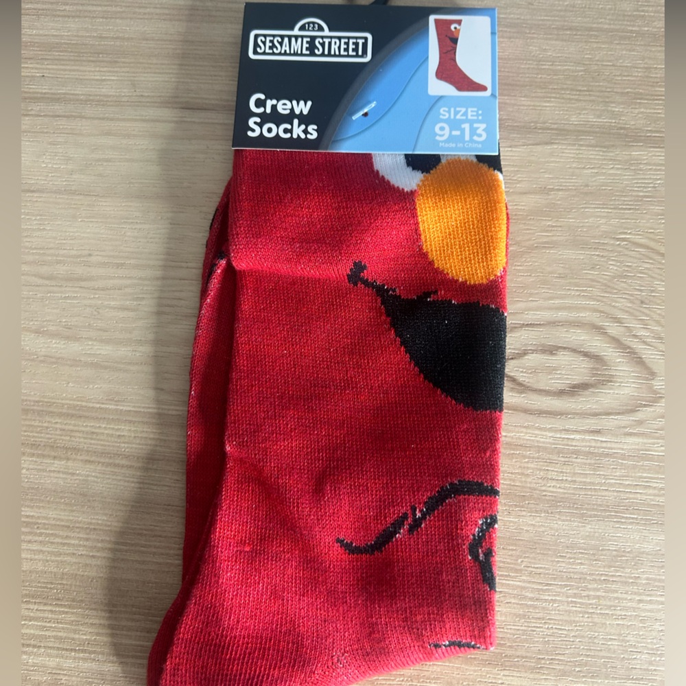 🤑✌🏾SOLD🤑 NWT Sesame Street Elmo Crew Socks